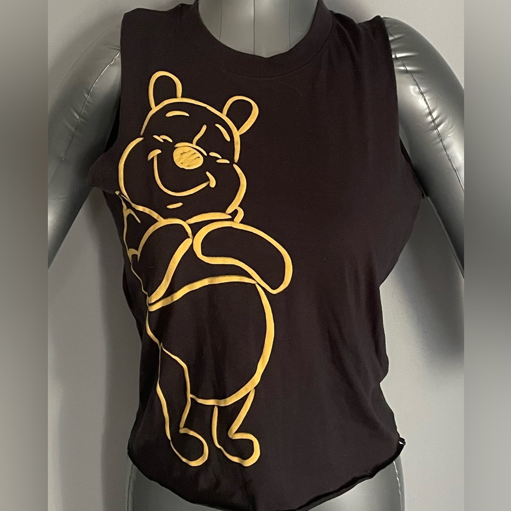 NWT Winnie the Pooh Women's Brown
Tank top Pullover sleeveless Graphic